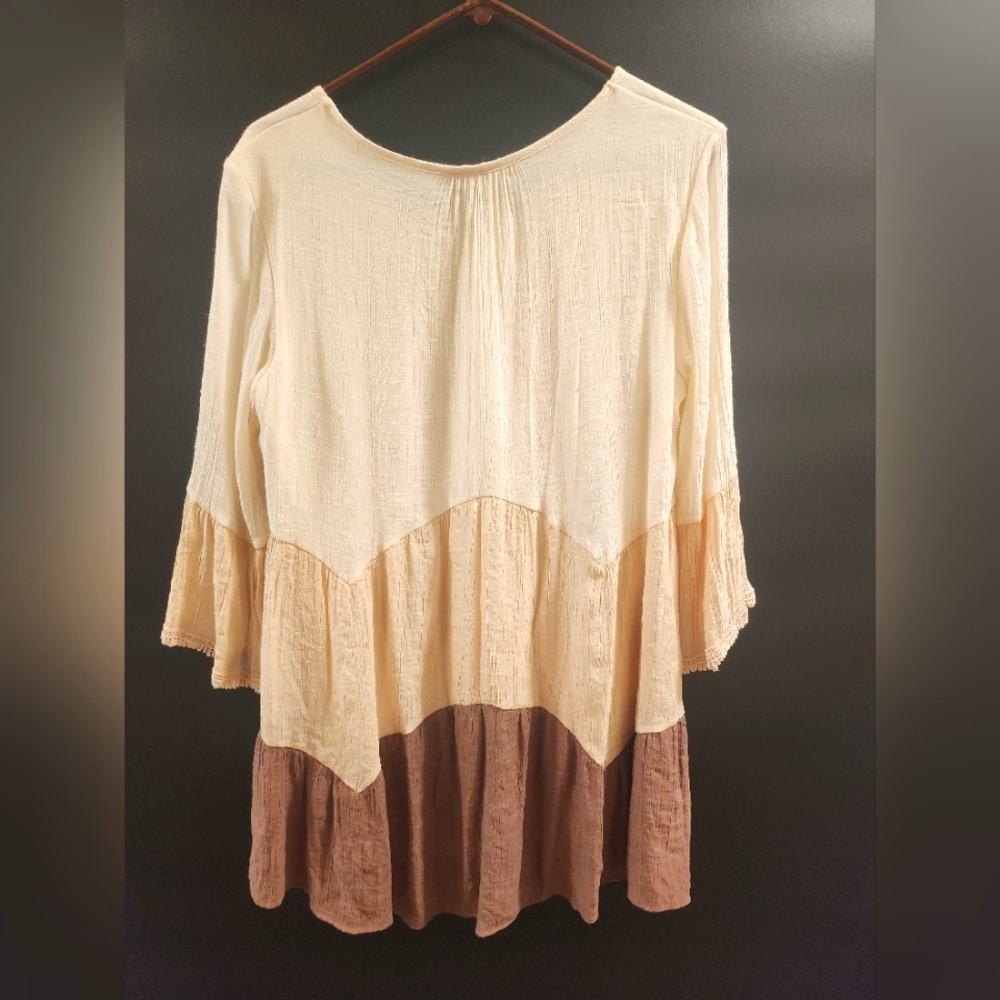 CalStyle Beautiful Tunic - Picture 2 of 6